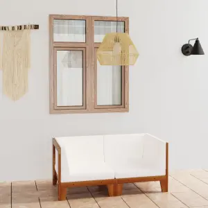 2-osobowa sofa z kremowymi poduszkami, lite drewno akacjowe