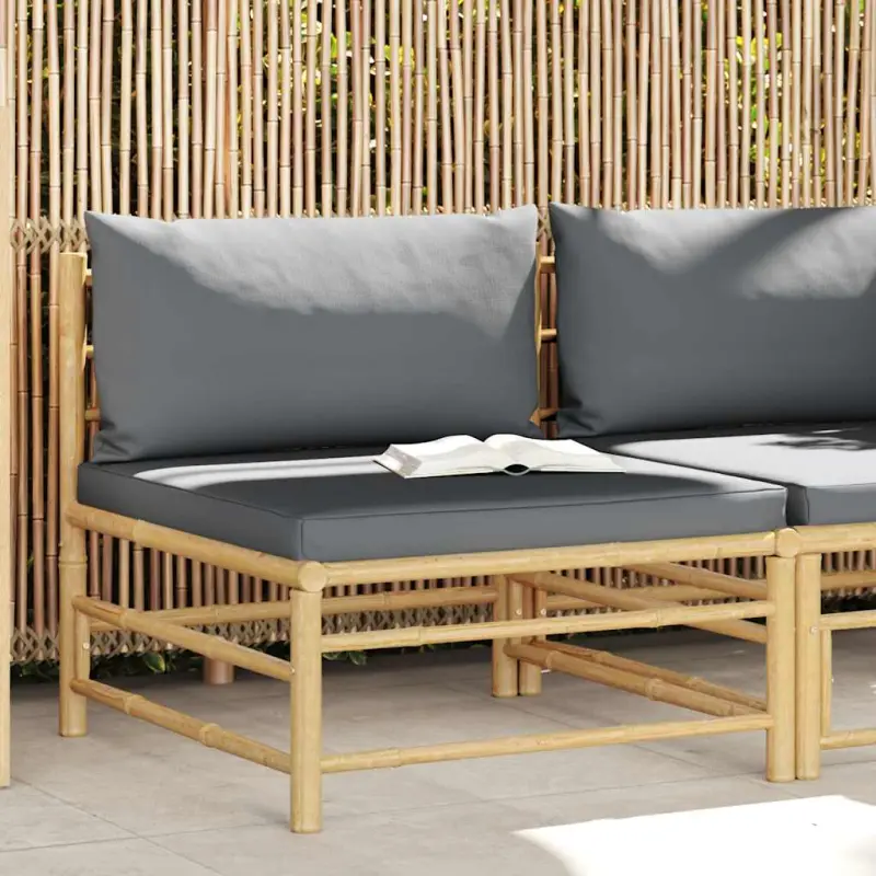 Środkowa sofa ogrodowa z ciemnoszarymi poduszkami, bambusowa