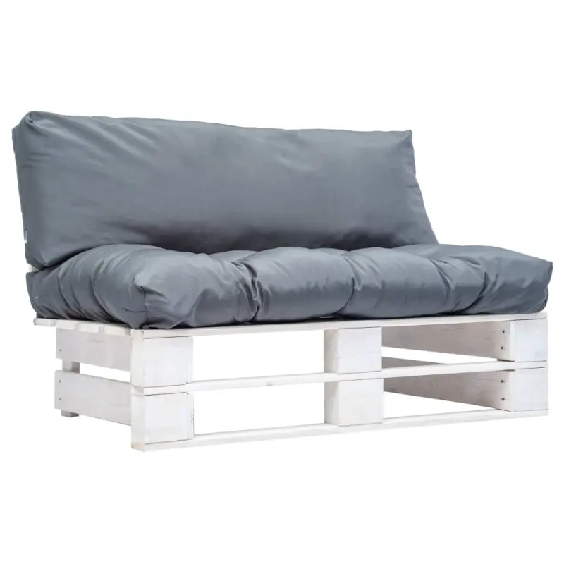 Ogrodowa sofa z palet, z szarymi poduszkami, sosna
